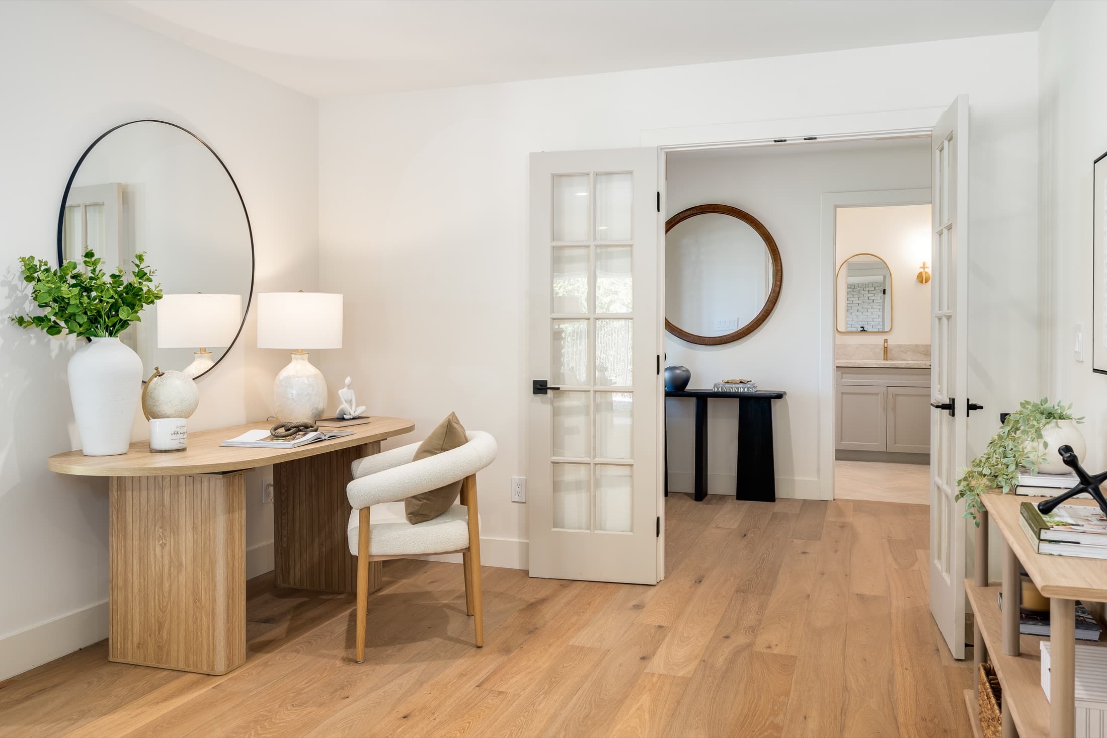 481 Montcrest Place. A study alcove off the hall, with glazed doors through to the bedroom wing.